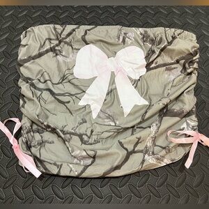 DISCREET CAMO & BOWS TUBE TOP
XL BNWT